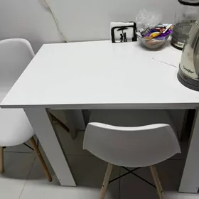 Стол со стульями