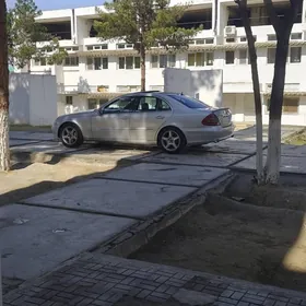 Mercedes-Benz E320 2002