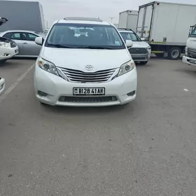 Toyota Sienna 2016