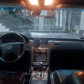 Mercedes-Benz E320 2002