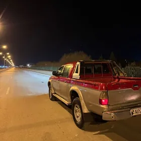 Mitsubishi L200 2005