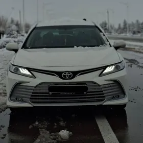 Toyota Camry 2021