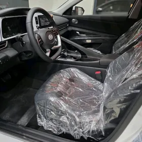 Hyundai Elantra 2025