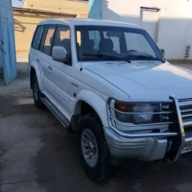 Mitsubishi Pajero 1993