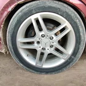 Mersdes-benz disga R16