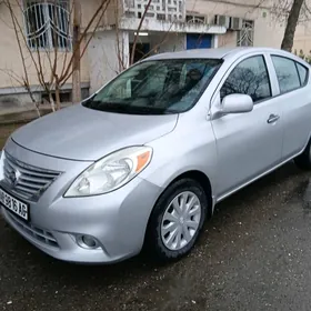 Nissan Versa 2012