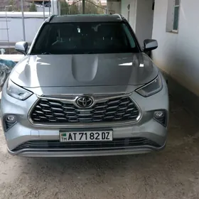 Toyota Highlander 2021