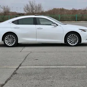 Lexus ES 300h 2023
