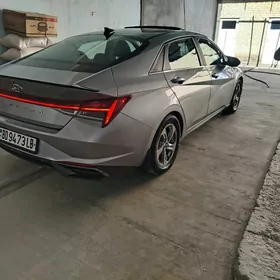 Hyundai Elantra 2022