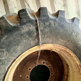 CASE kombaýyn teker