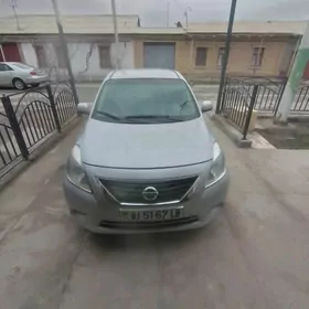 Nissan Versa 2014