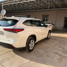 Toyota Highlander 2021