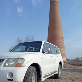 Mitsubishi Pajero 2003