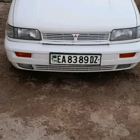 Mitsubishi Chariot 1994