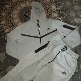Nike Tech Fleece