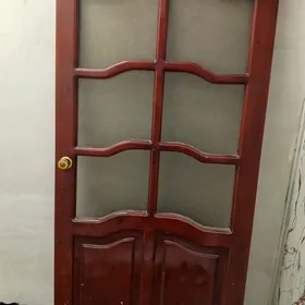 дверь деревянная