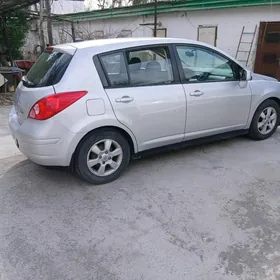 Nissan Versa 2011