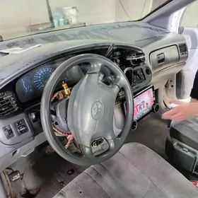 Toyota Sienna 2002