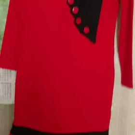 платье красного цвета