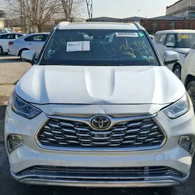 Toyota Highlander 2021