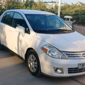 Nissan Versa 2011