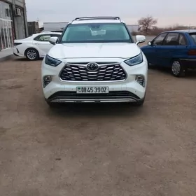 Toyota Highlander 2021