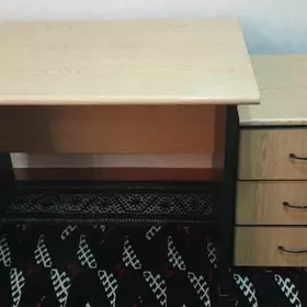 стол с тумбочкой