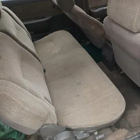 Mitsubishi Chariot 1996