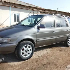 Mitsubishi Chariot 1993