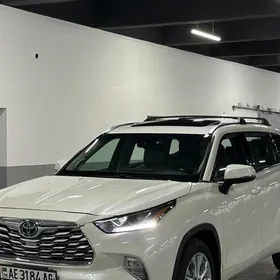 Toyota Highlander Hybrid 2021