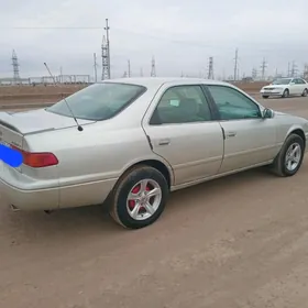 Toyota Camry 2001