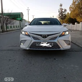 Toyota Camry 2018