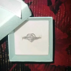 Kümüş ýüzük dakynylmadyk