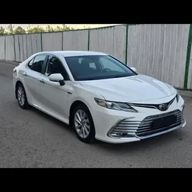 Toyota Camry 2021