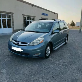 Toyota Sienna 2008