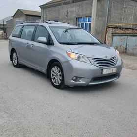 Toyota Sienna 2010