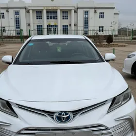 Toyota Camry Hybrid 2021