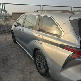 Toyota Sienna 2022