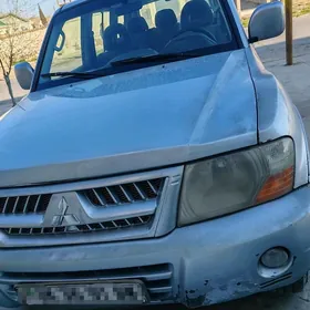 Mitsubishi Pajero 2005