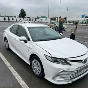 Toyota Camry 2021