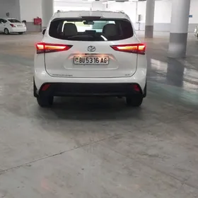 Toyota Highlander 2021