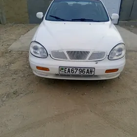 Daewoo Leganza 2001