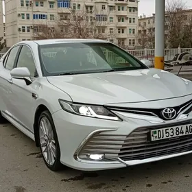 Toyota Camry Hybrid 2021