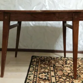 Продаётся обеденный стол