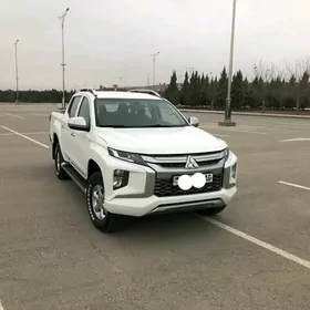Mitsubishi L200 2020