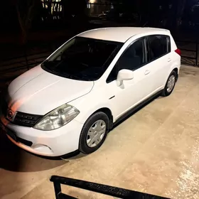 Nissan Versa 2012