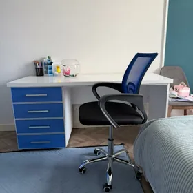 шкаф и стол