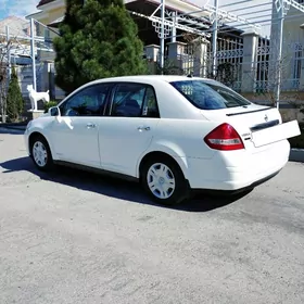 Nissan Versa 2010