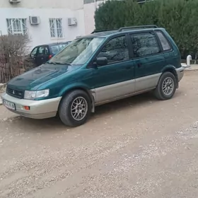 Mitsubishi RVR 1995