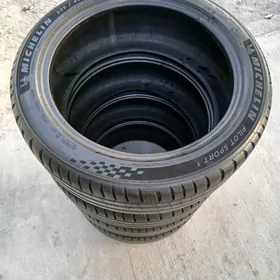 Michelin 235 45 18 Pilot Sport